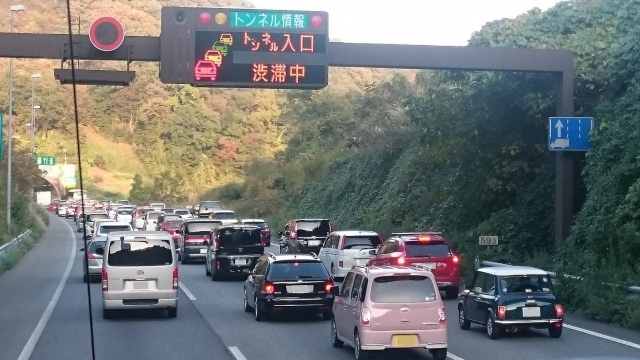 渋滞の高速道路